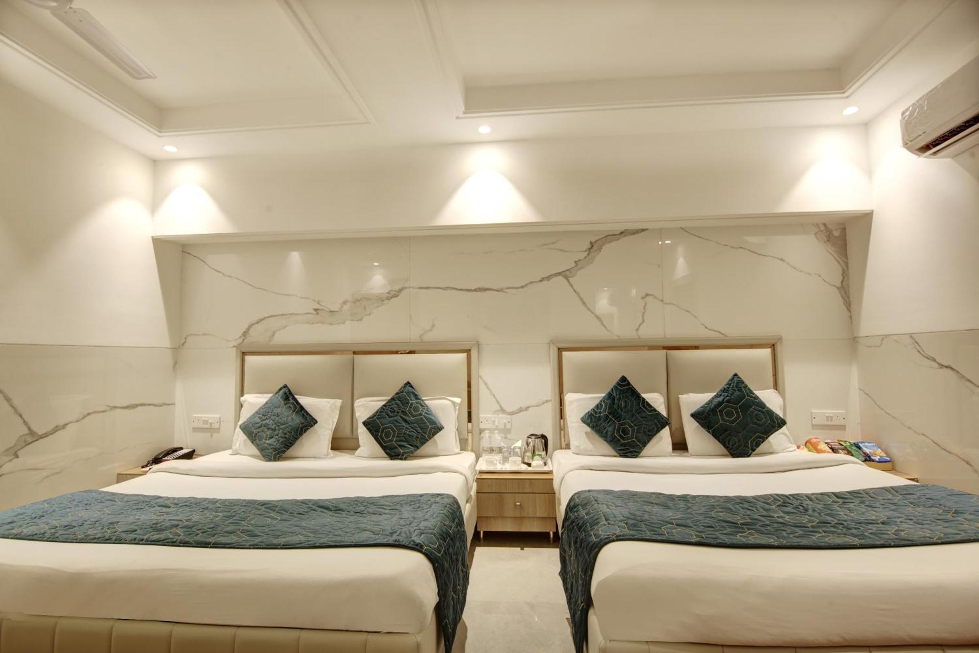 Hotel Transit International- Aerocity Delhi Airport New Delhi Buitenkant foto