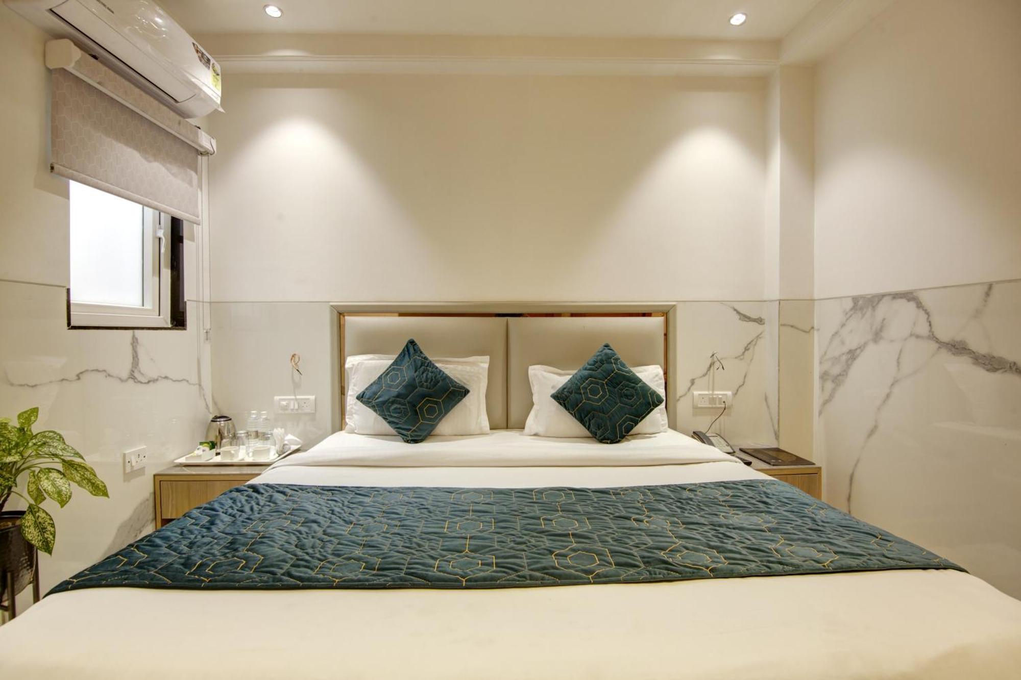 Hotel Transit International- Aerocity Delhi Airport New Delhi Buitenkant foto