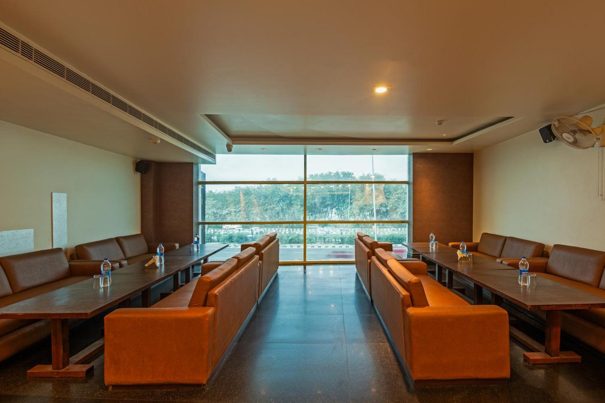 Hotel Transit International- Aerocity Delhi Airport New Delhi Buitenkant foto